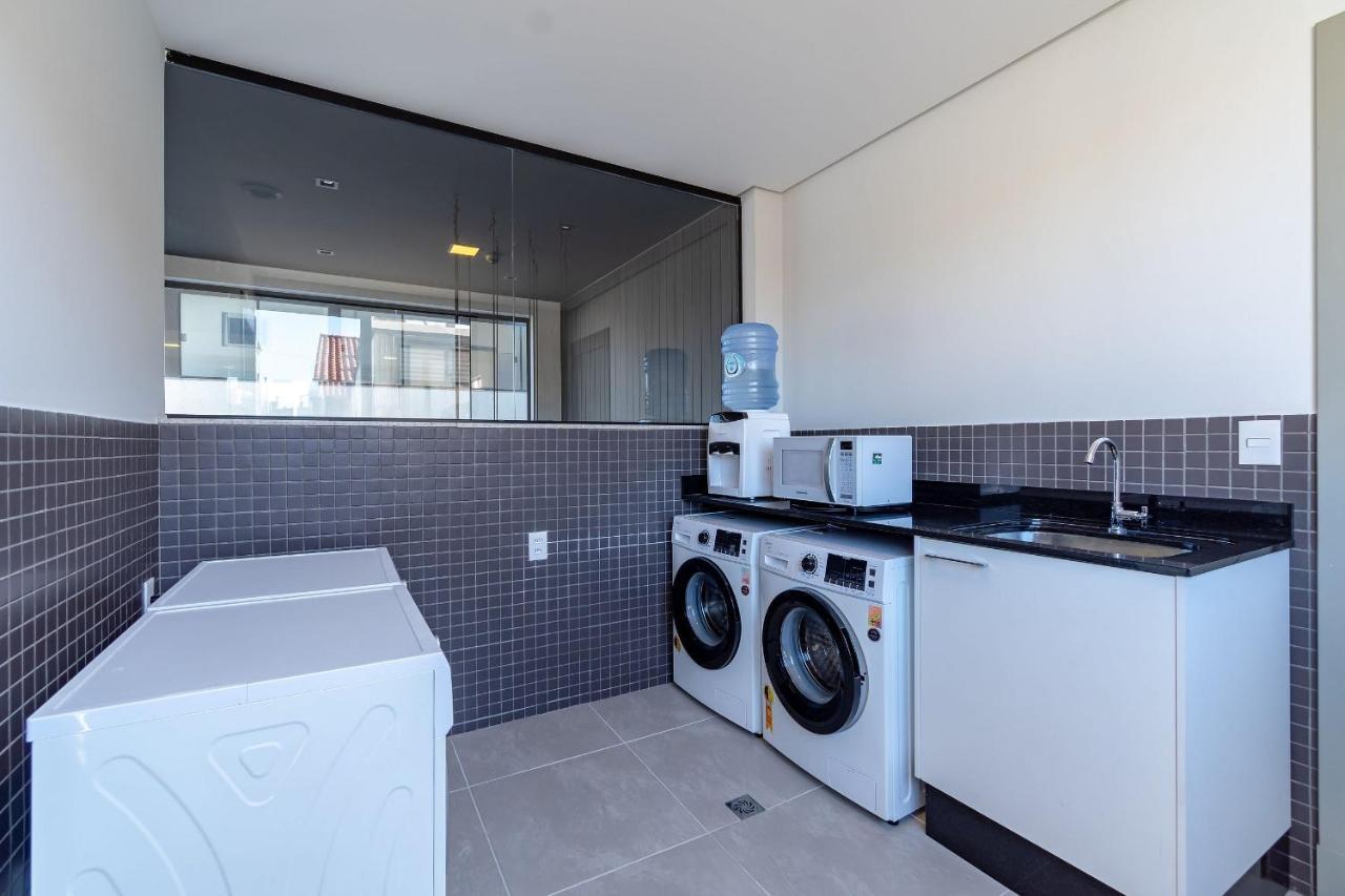 Aion Suítes no Centro de Bombinhas - Moderno Loft com Localização Central Exterior foto
