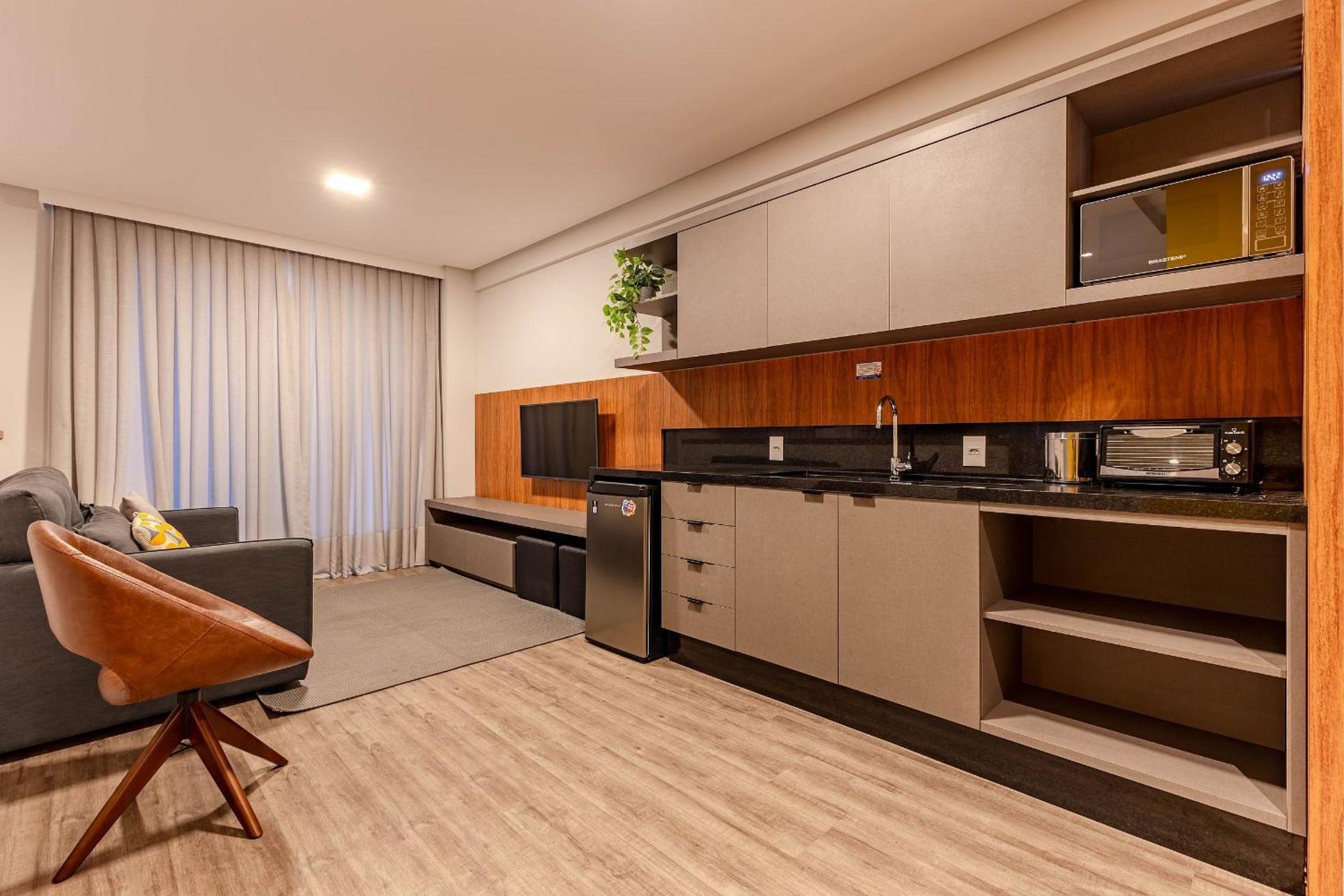 Aion Suítes no Centro de Bombinhas - Moderno Loft com Localização Central Exterior foto